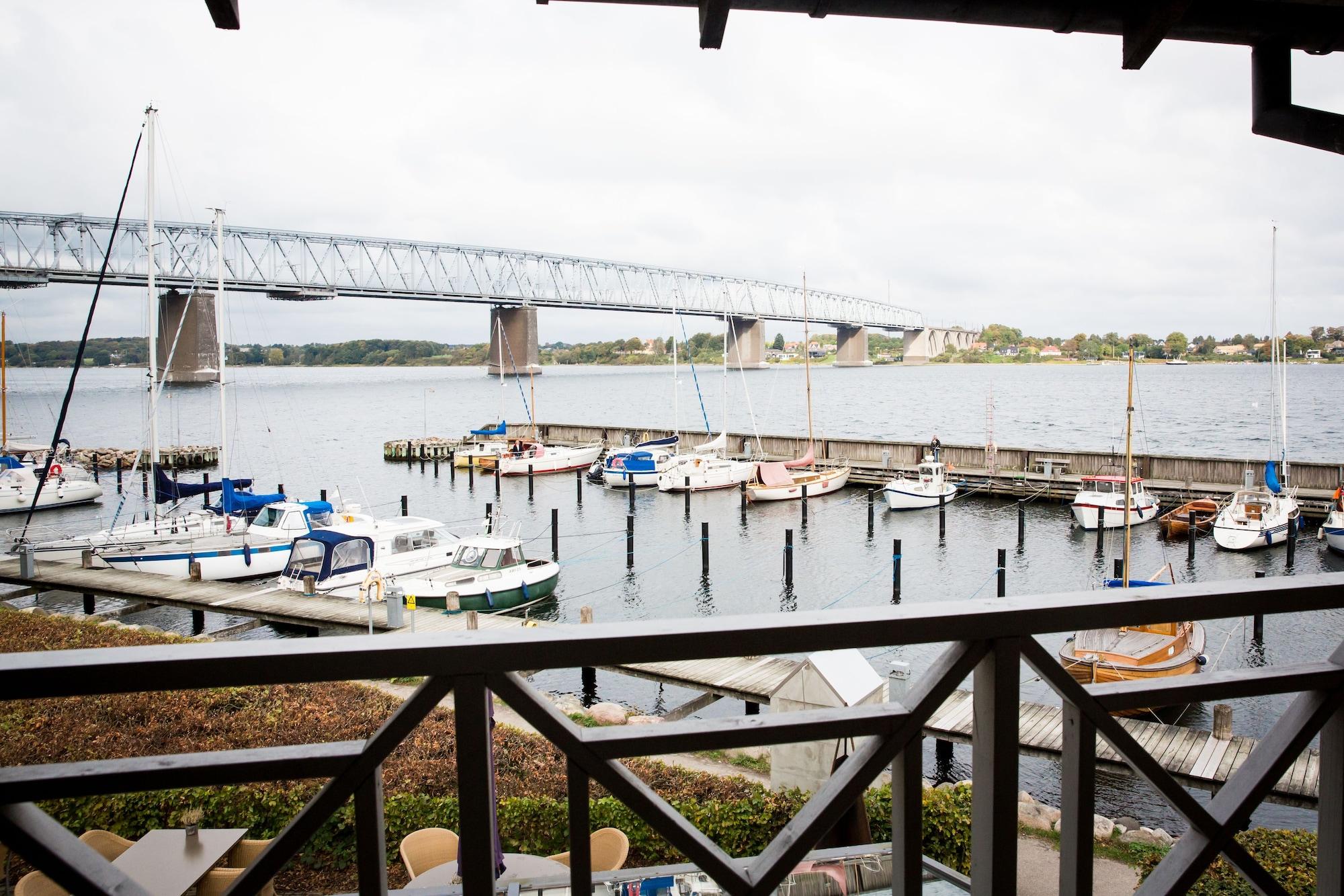 Hotel Comwell Kongebrogaarden Middelfart Exterior foto