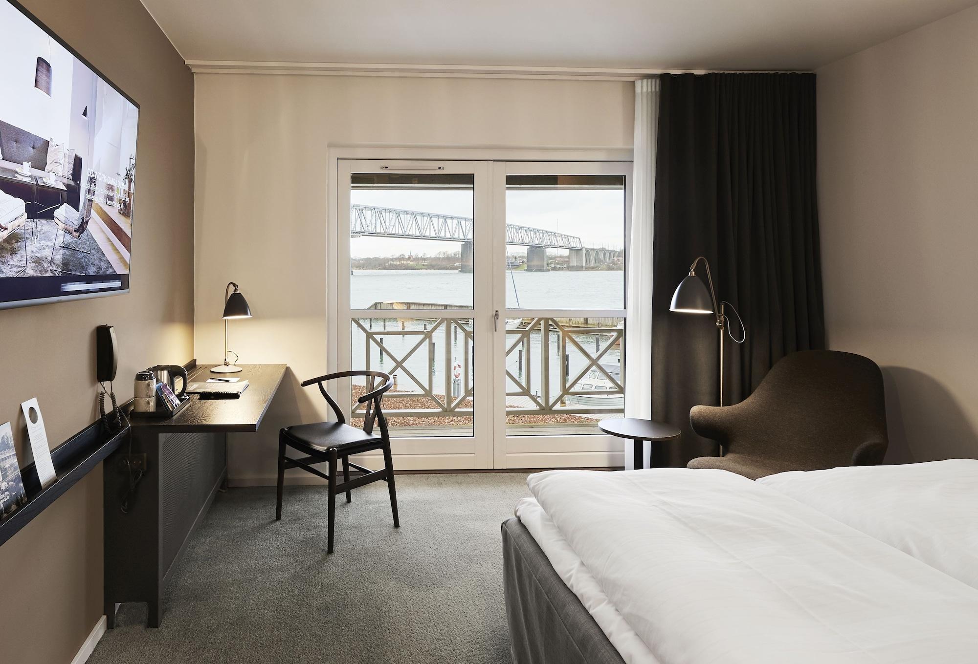 Hotel Comwell Kongebrogaarden Middelfart Exterior foto