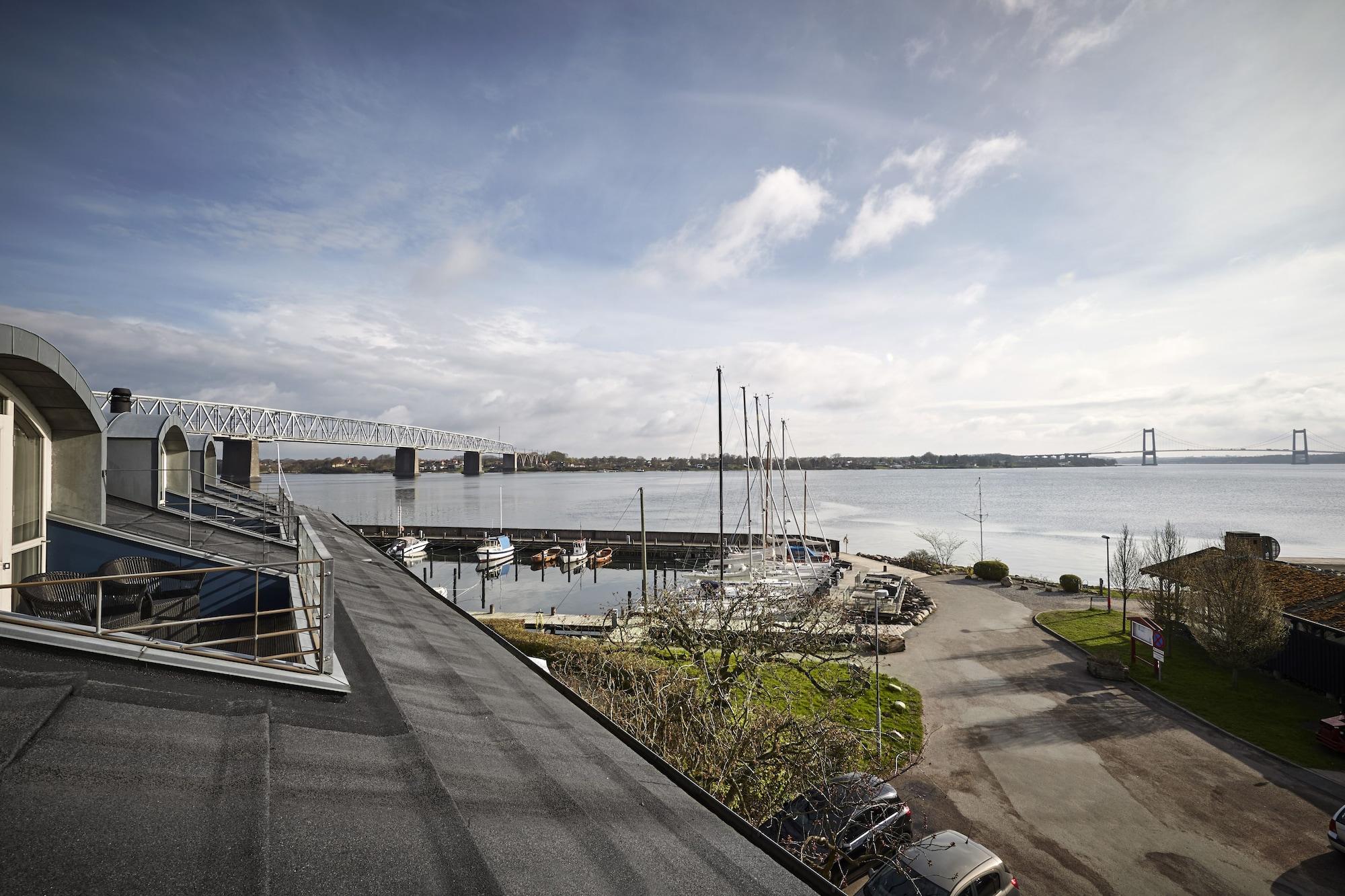 Hotel Comwell Kongebrogaarden Middelfart Exterior foto